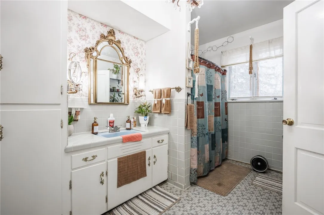 981 Latta Road 1, Greece, New York 14612, Greece, New York 14612, 4 Bedrooms Bedrooms, 6 Rooms Rooms,2 BathroomsBathrooms,Residential Lease,For Rent,981 Latta Road 1, Greece, New York 14612,0,R1655247