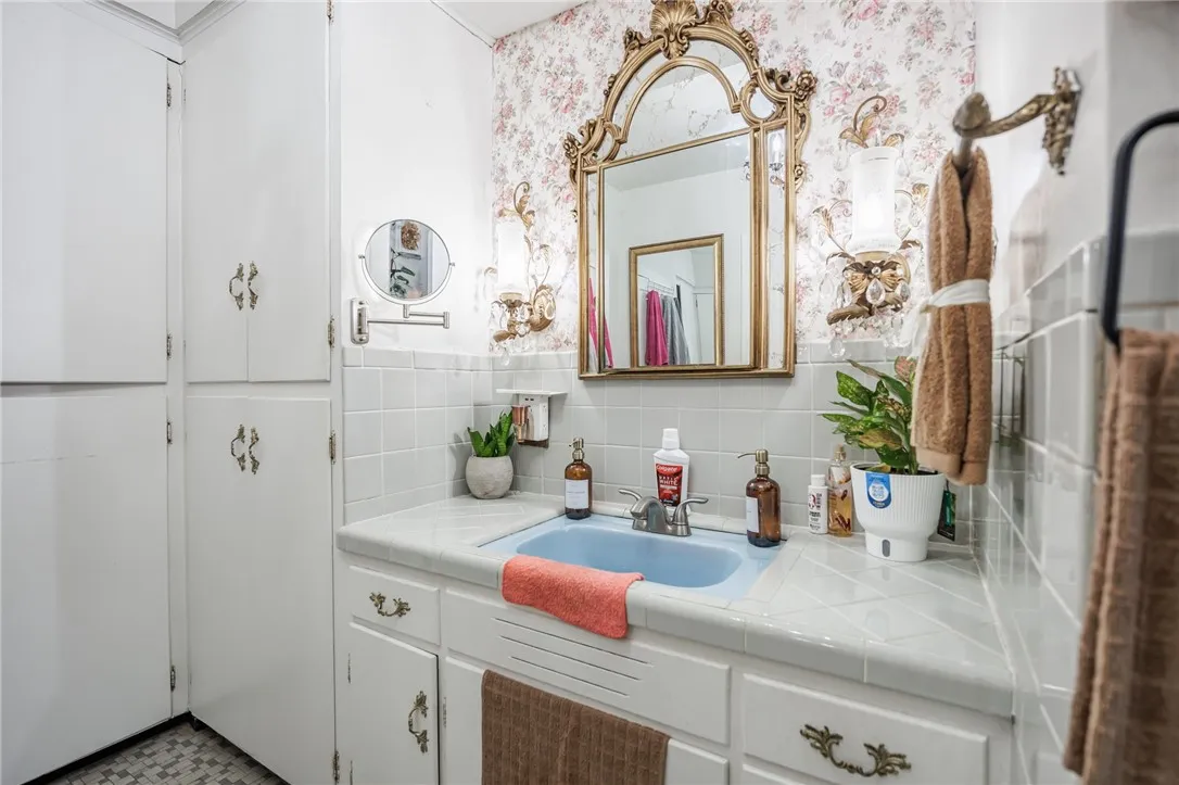 981 Latta Road 1, Greece, New York 14612, Greece, New York 14612, 4 Bedrooms Bedrooms, 6 Rooms Rooms,2 BathroomsBathrooms,Residential Lease,For Rent,981 Latta Road 1, Greece, New York 14612,0,R1655247