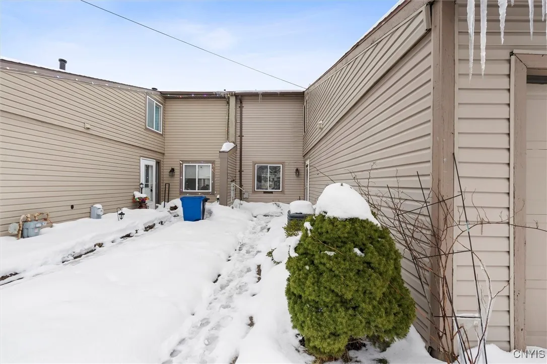 3754 Helios Court, Clay, New York 13027, Clay, New York 13027, 3 Bedrooms Bedrooms, 6 Rooms Rooms,1 BathroomBathrooms,Residential Lease,Closed,3754 Helios Court, Clay, New York 13027,0,S1655399