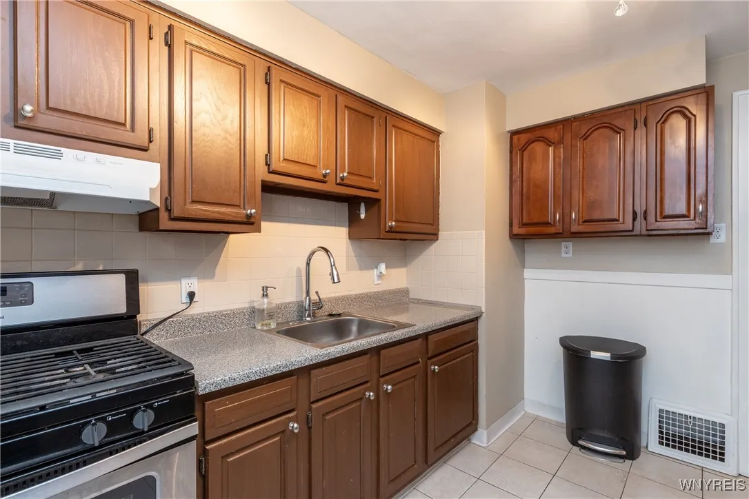 189 Hamilton Drive 1, Amherst, New York 14226, Amherst, New York 14226, 2 Bedrooms Bedrooms, 7 Rooms Rooms,1 BathroomBathrooms,Residential Lease,Closed,189 Hamilton Drive 1, Amherst, New York 14226,0,B1655423