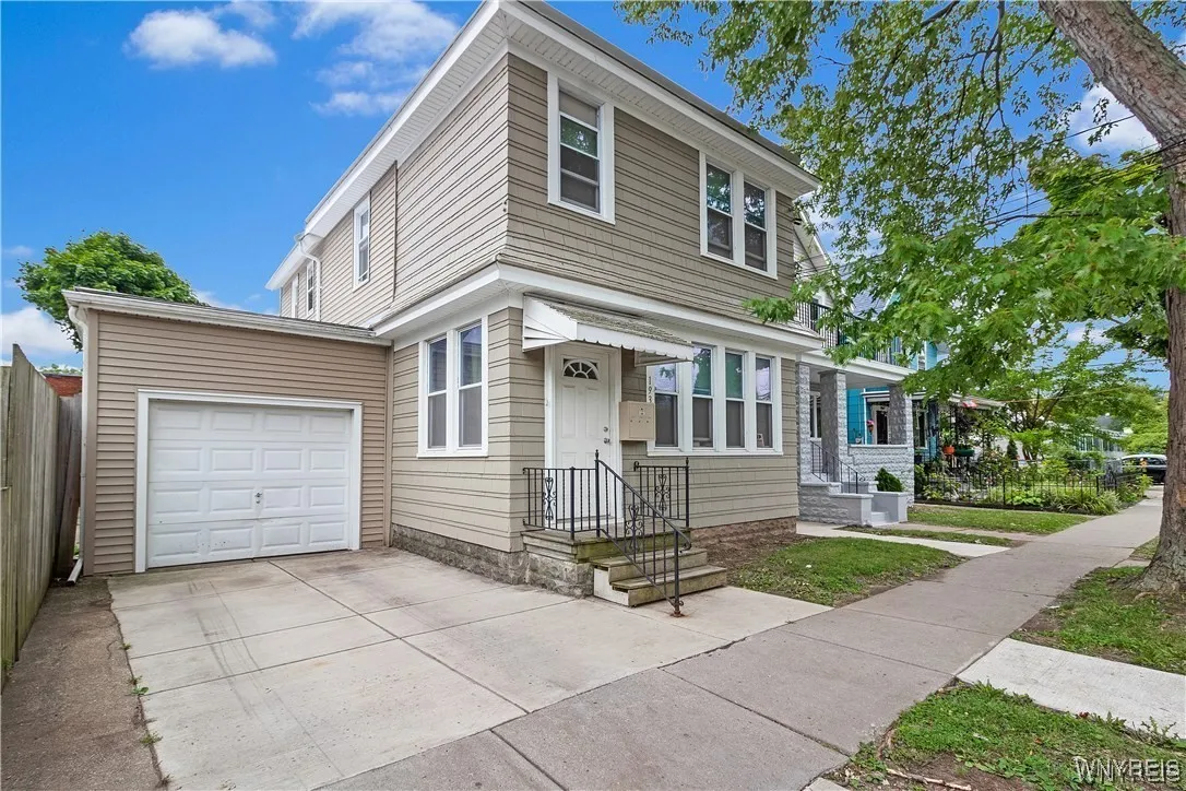 193 Vermont Street Upper, Buffalo, New York 14213, Buffalo, New York 14213, 2 Bedrooms Bedrooms, 3 Rooms Rooms,1 BathroomBathrooms,Residential Lease,Closed,193 Vermont Street Upper, Buffalo, New York 14213,0,B1655348