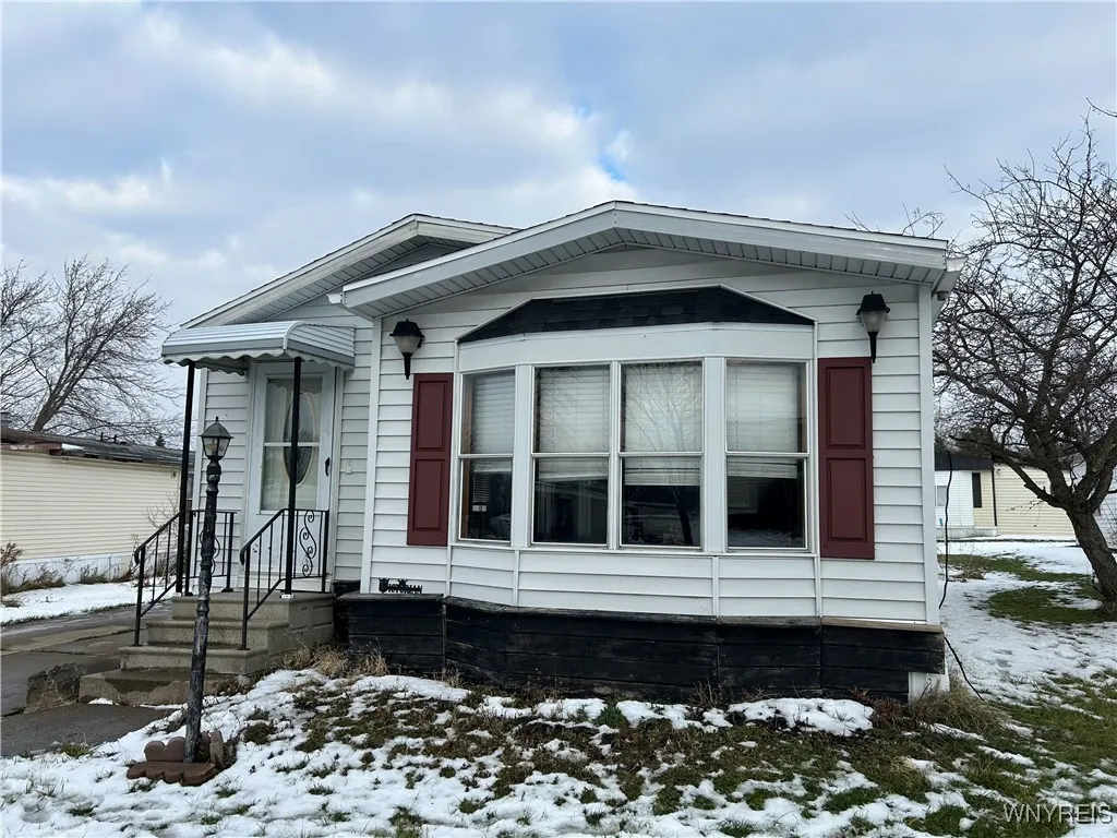 12 North Whispering Lane, Hamburg, New York 14075, Hamburg, New York 14075, 2 Bedrooms Bedrooms, 4 Rooms Rooms,1 BathroomBathrooms,Residential,For Sale,12 North Whispering Lane, Hamburg, New York 14075,0,B1655298