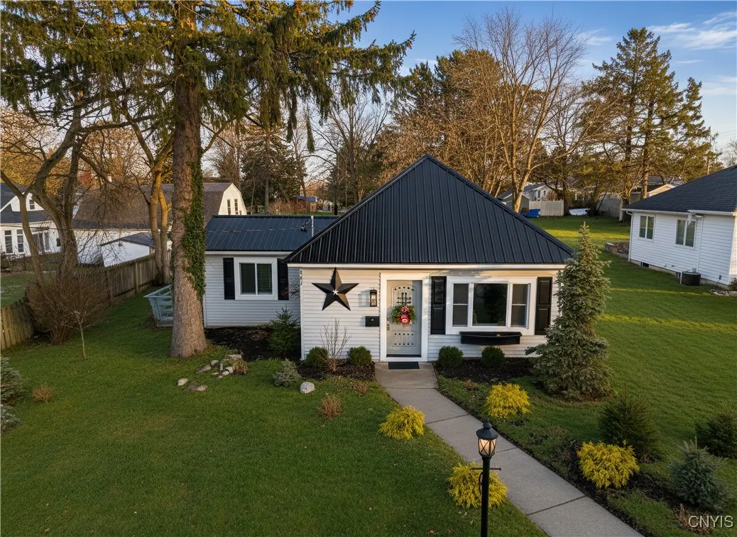 141 Ross Street Extension, Auburn, New York 13021, Auburn, New York 13021, 3 Bedrooms Bedrooms, 9 Rooms Rooms,2 BathroomsBathrooms,Residential,For Sale,141 Ross Street Extension, Auburn, New York 13021,0,S1655485