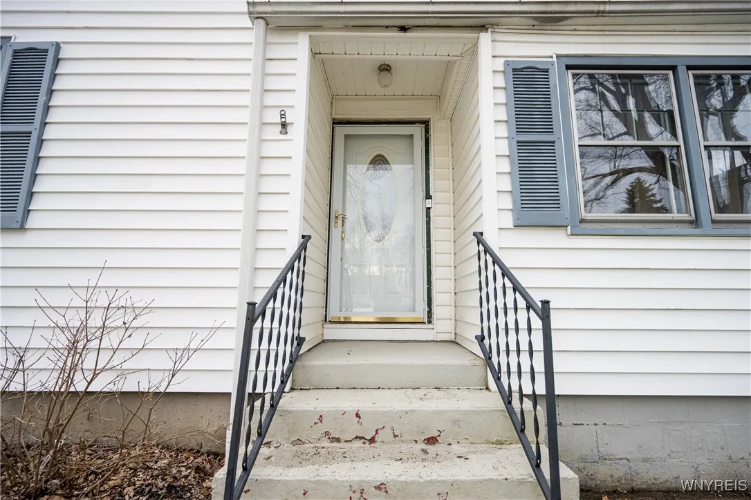 4664 Tomaka Drive, Hamburg, New York 14075, Hamburg, New York 14075, 4 Bedrooms Bedrooms, 6 Rooms Rooms,1 BathroomBathrooms,Residential,For Sale,4664 Tomaka Drive, Hamburg, New York 14075,0,B1655071