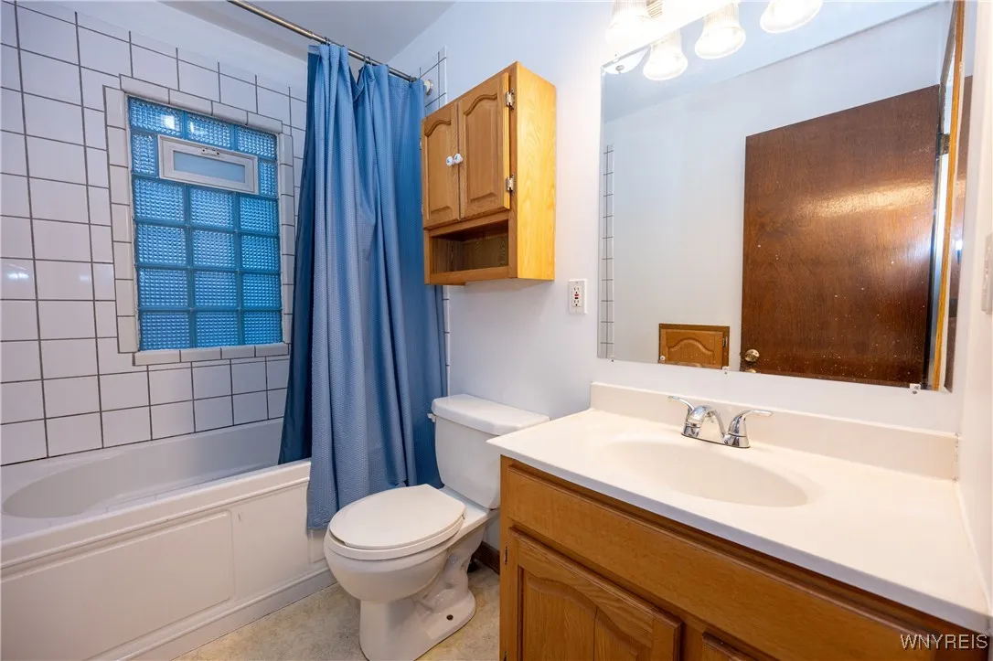 4664 Tomaka Drive, Hamburg, New York 14075, Hamburg, New York 14075, 4 Bedrooms Bedrooms, 6 Rooms Rooms,1 BathroomBathrooms,Residential,For Sale,4664 Tomaka Drive, Hamburg, New York 14075,0,B1655071