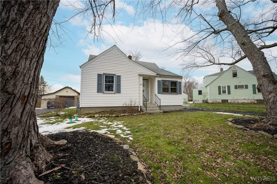 4664 Tomaka Drive, Hamburg, New York 14075, Hamburg, New York 14075, 4 Bedrooms Bedrooms, 6 Rooms Rooms,1 BathroomBathrooms,Residential,For Sale,4664 Tomaka Drive, Hamburg, New York 14075,0,B1655071