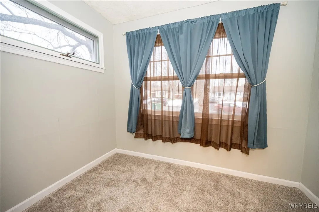 4664 Tomaka Drive, Hamburg, New York 14075, Hamburg, New York 14075, 4 Bedrooms Bedrooms, 6 Rooms Rooms,1 BathroomBathrooms,Residential,For Sale,4664 Tomaka Drive, Hamburg, New York 14075,0,B1655071