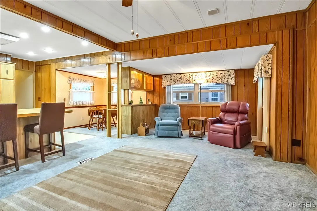 Open floor plan in Kit + LR