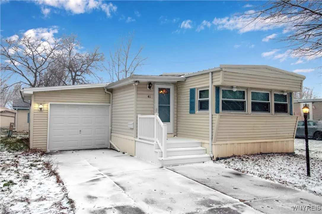 41 South Roxbury Drive, Hamburg, New York 14075, Hamburg, New York 14075, 3 Bedrooms Bedrooms, 5 Rooms Rooms,2 BathroomsBathrooms,Residential,For Sale,41 South Roxbury Drive, Hamburg, New York 14075,0,B1655505