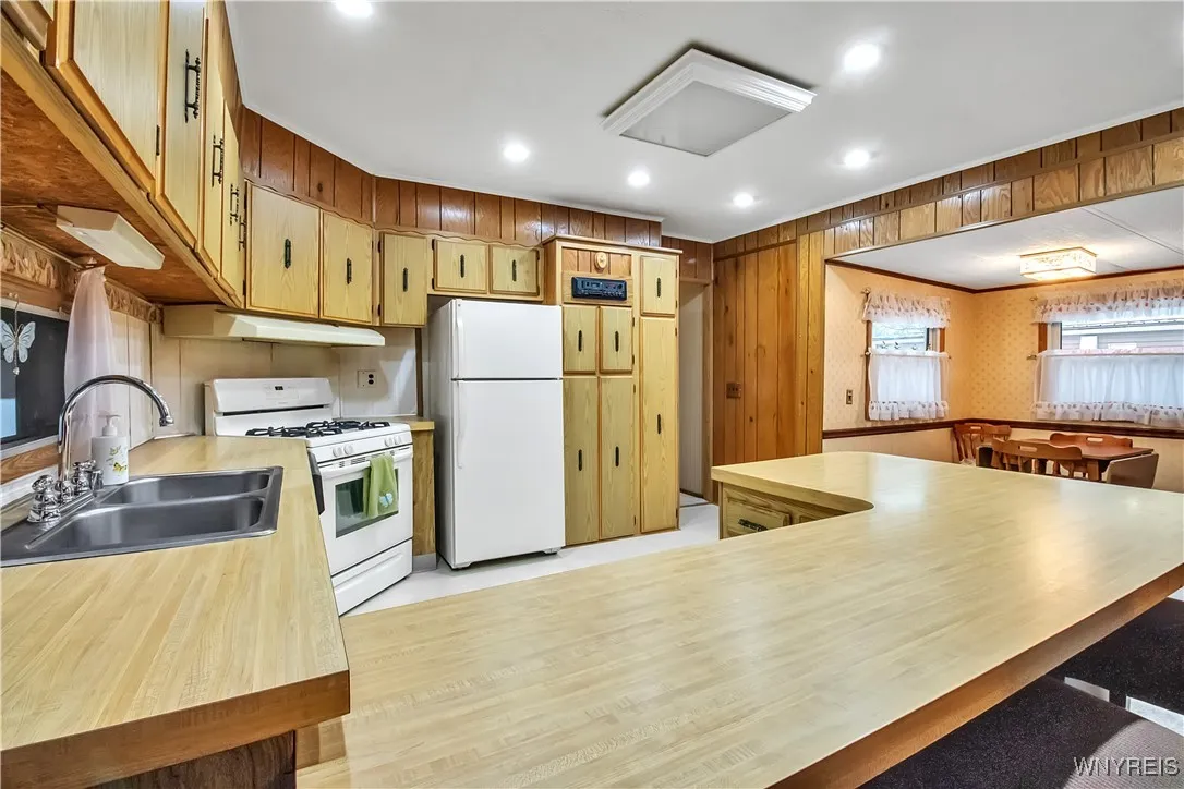 Bright Kitchen has recessed + fluorescent lighting