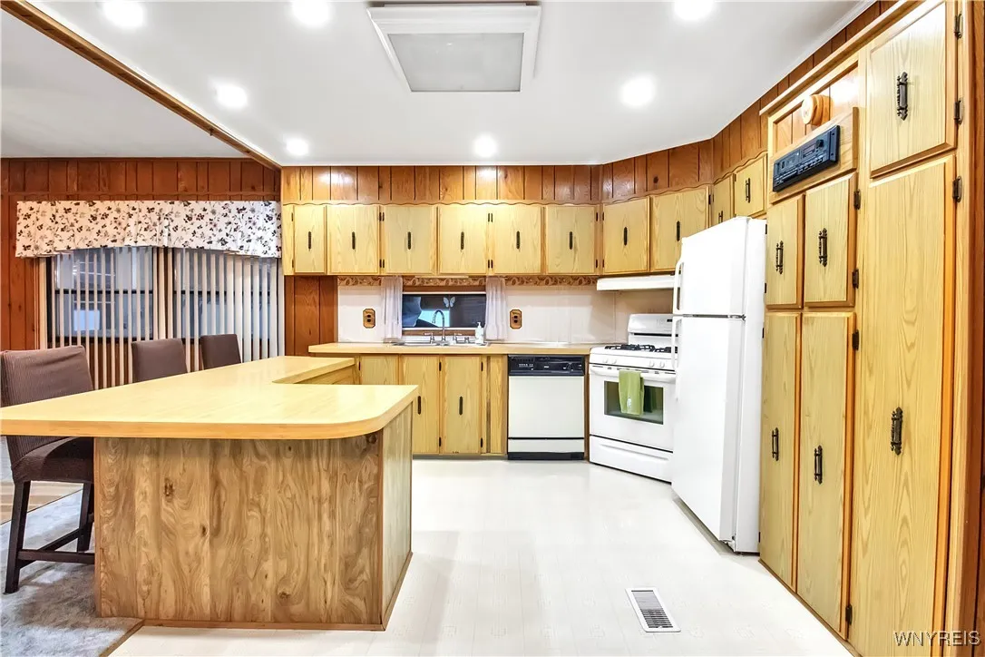 Vinly pattered floor in Kitchen