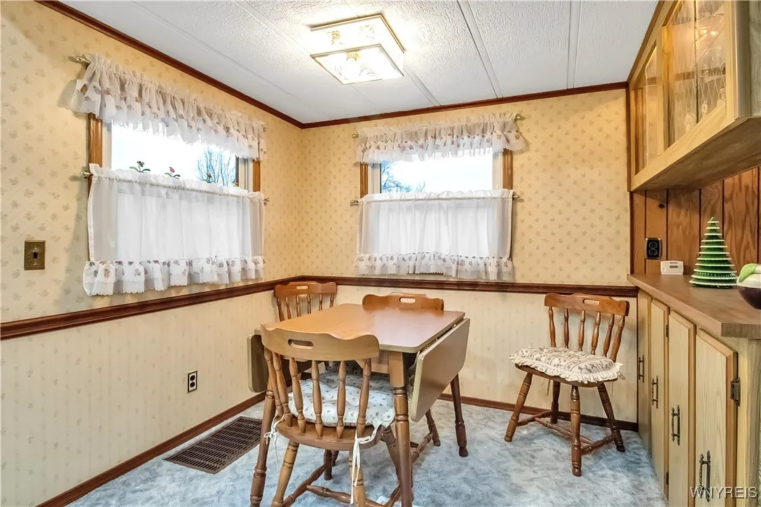 Chair rail accent in Kitchen dining area