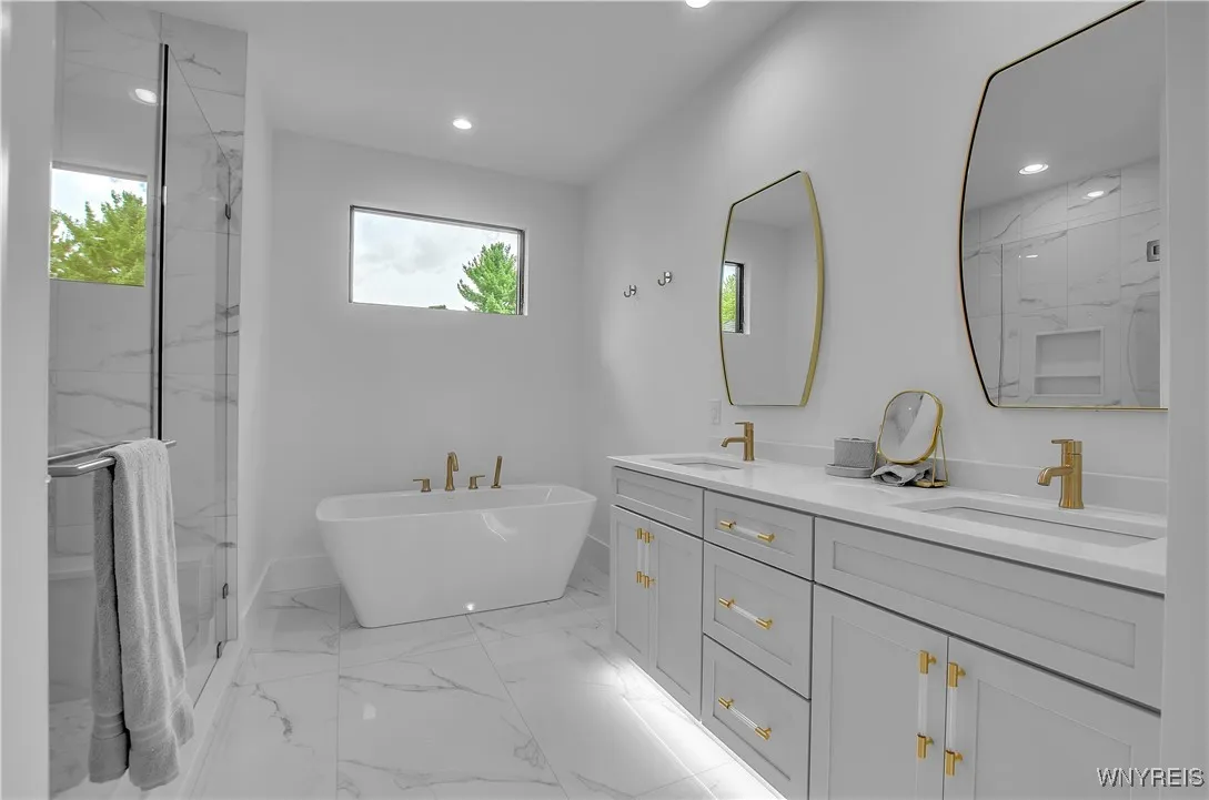 4480 Boncrest West, Clarence, New York 14031, Clarence, New York 14031, 4 Bedrooms Bedrooms, 11 Rooms Rooms,4 BathroomsBathrooms,Residential,For Sale,4480 Boncrest West, Clarence, New York 14031,0,B1655561