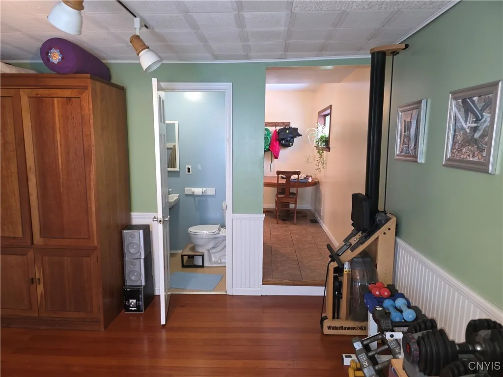 Family room to Breakfast nook