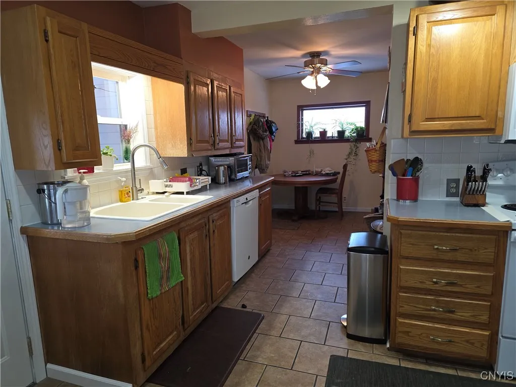 Kitchen with Breakfast nook
