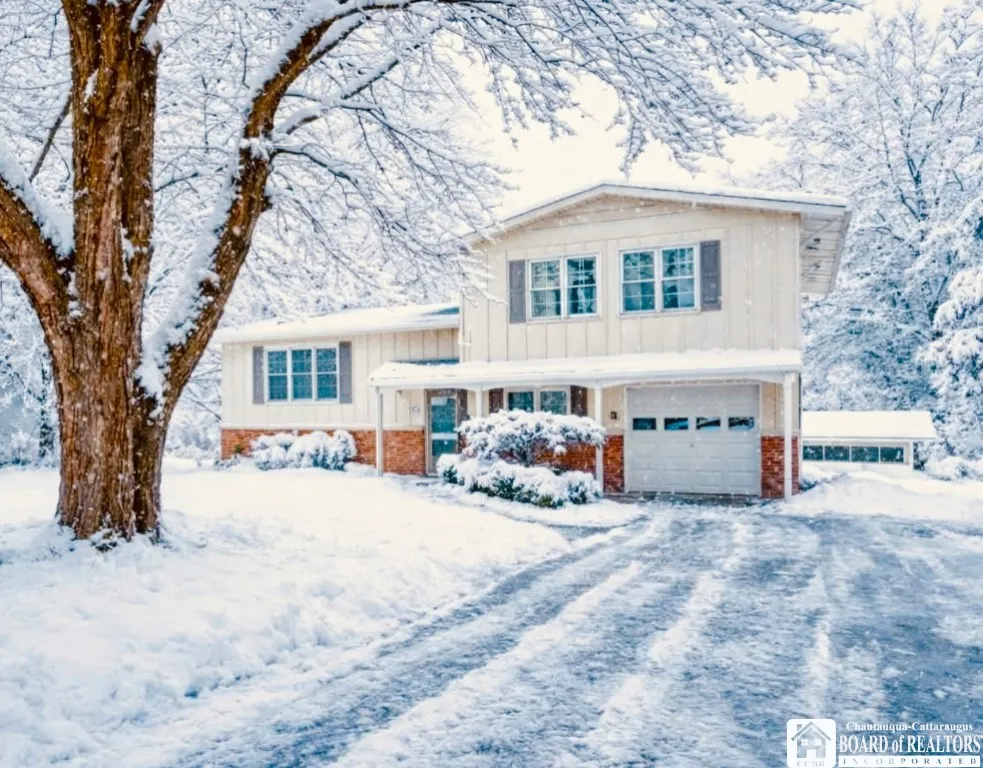 14 Westerly Drive, Pomfret, New York 14063, Pomfret, New York 14063, 3 Bedrooms Bedrooms, 7 Rooms Rooms,2 BathroomsBathrooms,Residential,For Sale,14 Westerly Drive, Pomfret, New York 14063,0,R1655535