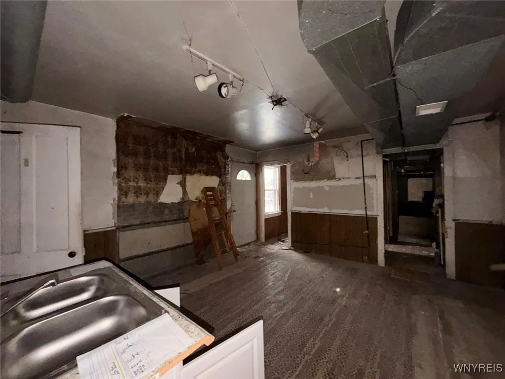 255 Orange Street, Buffalo, New York 14204, Buffalo, New York 14204, 4 Bedrooms Bedrooms, 11 Rooms Rooms,2 BathroomsBathrooms,Residential,For Sale,255 Orange Street, Buffalo, New York 14204,0,B1655688