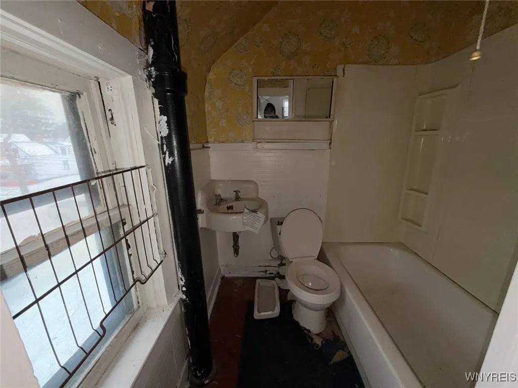 255 Orange Street, Buffalo, New York 14204, Buffalo, New York 14204, 4 Bedrooms Bedrooms, 11 Rooms Rooms,2 BathroomsBathrooms,Residential,For Sale,255 Orange Street, Buffalo, New York 14204,0,B1655688
