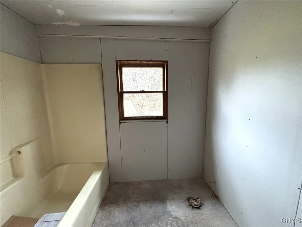 7458 Surbrook Road, Lysander, New York 13027, Lysander, New York 13027, 2 Bedrooms Bedrooms, 5 Rooms Rooms,1 BathroomBathrooms,Residential,For Sale,7458 Surbrook Road, Lysander, New York 13027,0,S1655787