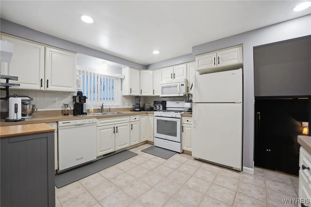 113 Maplegrove Avenue, Tonawanda, New York 14150, Tonawanda, New York 14150, 4 Bedrooms Bedrooms, 9 Rooms Rooms,2 BathroomsBathrooms,Residential,Closed,113 Maplegrove Avenue, Tonawanda, New York 14150,0,B1654297