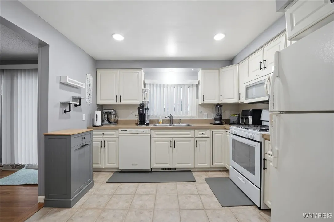 113 Maplegrove Avenue, Tonawanda, New York 14150, Tonawanda, New York 14150, 4 Bedrooms Bedrooms, 9 Rooms Rooms,2 BathroomsBathrooms,Residential,Closed,113 Maplegrove Avenue, Tonawanda, New York 14150,0,B1654297