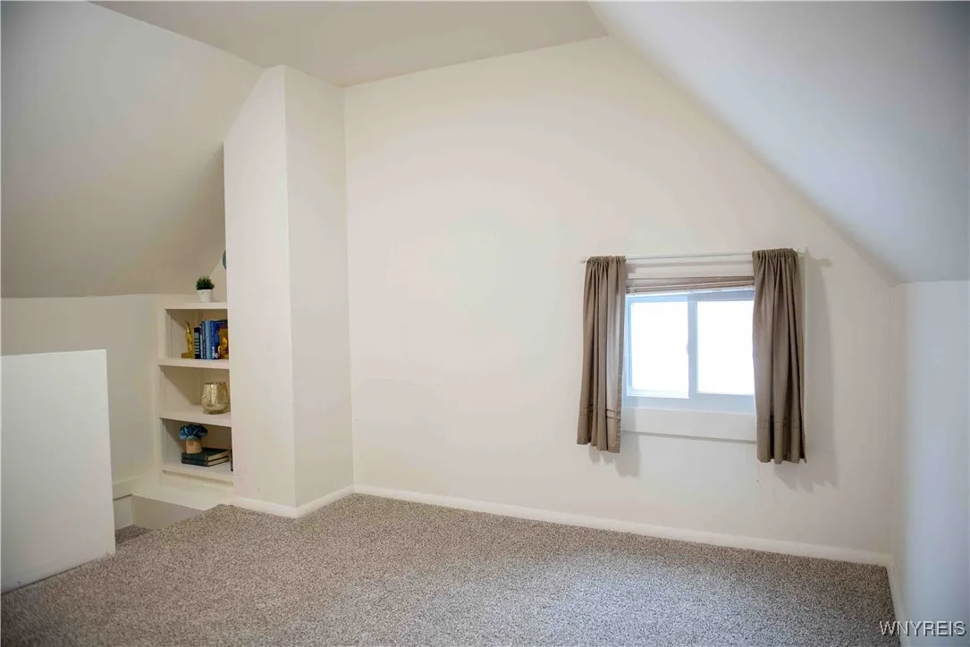 SECOND FLOOR BONUS ROOM