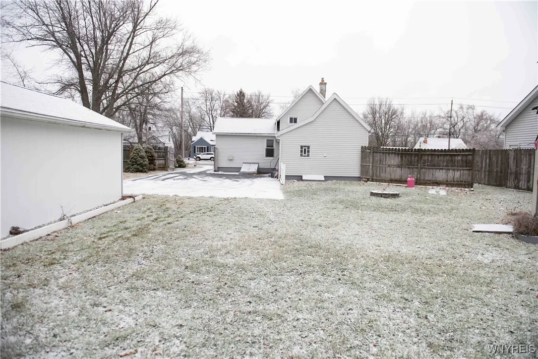 5300 Lake Avenue, Orchard Park, New York 14127, Orchard Park, New York 14127, 3 Bedrooms Bedrooms, 6 Rooms Rooms,1 BathroomBathrooms,Residential,For Sale,5300 Lake Avenue, Orchard Park, New York 14127,0,B1655870