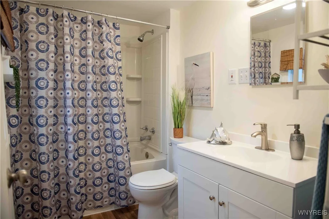 5300 Lake Avenue, Orchard Park, New York 14127, Orchard Park, New York 14127, 3 Bedrooms Bedrooms, 6 Rooms Rooms,1 BathroomBathrooms,Residential,For Sale,5300 Lake Avenue, Orchard Park, New York 14127,0,B1655870