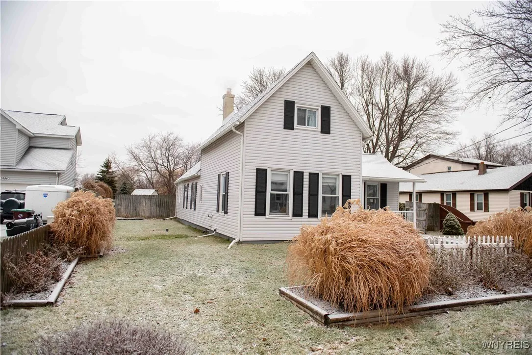 5300 Lake Avenue, Orchard Park, New York 14127, Orchard Park, New York 14127, 3 Bedrooms Bedrooms, 6 Rooms Rooms,1 BathroomBathrooms,Residential,For Sale,5300 Lake Avenue, Orchard Park, New York 14127,0,B1655870