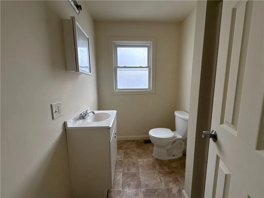 2-12 Cliff Street G, Oneonta, New York 13820, Oneonta, New York 13820, 3 Bedrooms Bedrooms, 4 Rooms Rooms,1 BathroomBathrooms,Residential Lease,For Rent,2-12 Cliff Street G, Oneonta, New York 13820,0,R1656005