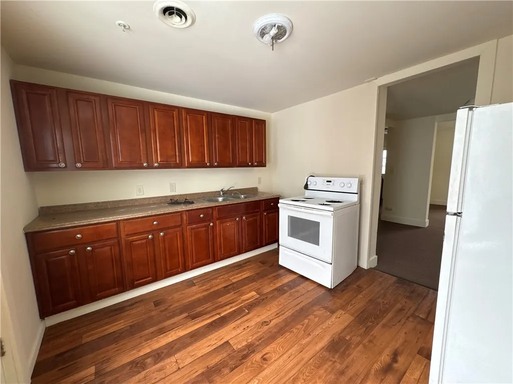 2-12 Cliff Street G, Oneonta, New York 13820, Oneonta, New York 13820, 3 Bedrooms Bedrooms, 4 Rooms Rooms,1 BathroomBathrooms,Residential Lease,For Rent,2-12 Cliff Street G, Oneonta, New York 13820,0,R1656005