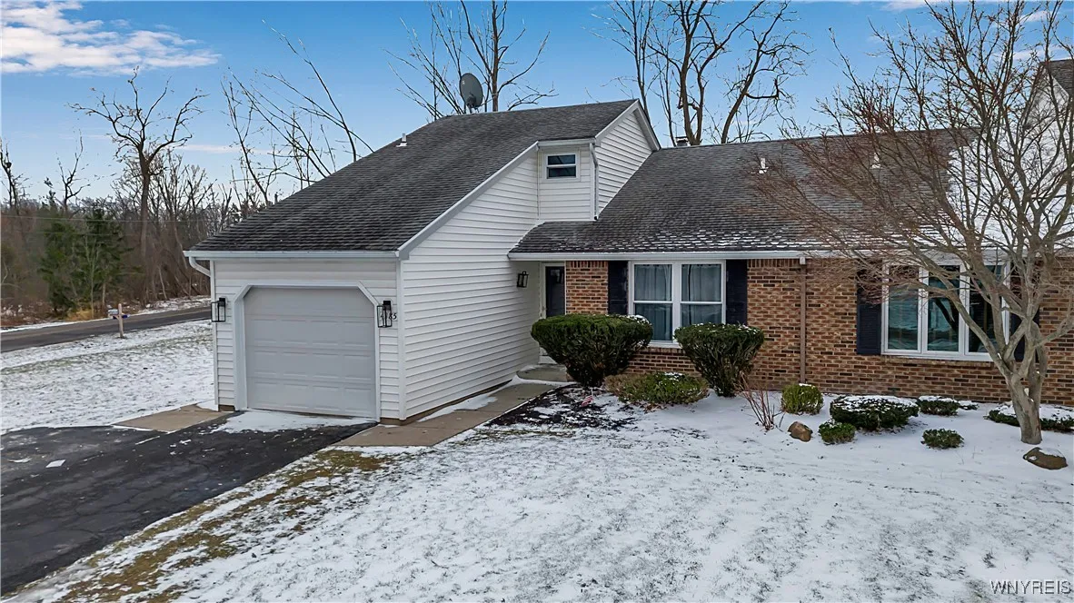 4385 Twilight Lane, Hamburg, New York 14075, Hamburg, New York 14075, 2 Bedrooms Bedrooms, 7 Rooms Rooms,2 BathroomsBathrooms,Residential,Closed,4385 Twilight Lane, Hamburg, New York 14075,0,B1656018