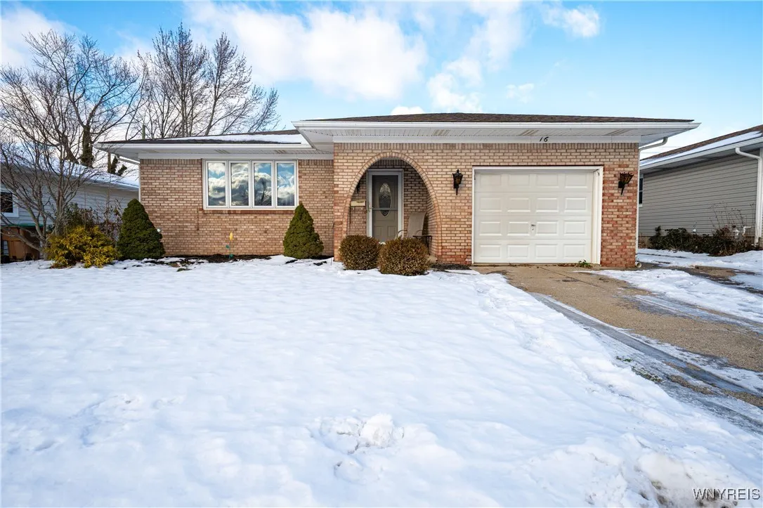 16 Oakwood Drive, Cheektowaga, New York 14227, Cheektowaga, New York 14227, 3 Bedrooms Bedrooms, 7 Rooms Rooms,1 BathroomBathrooms,Residential,For Sale,16 Oakwood Drive, Cheektowaga, New York 14227,0,B1654618