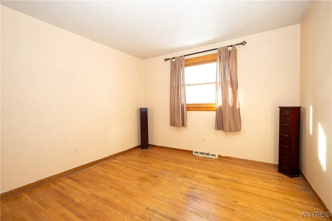 16 Oakwood Drive, Cheektowaga, New York 14227, Cheektowaga, New York 14227, 3 Bedrooms Bedrooms, 7 Rooms Rooms,1 BathroomBathrooms,Residential,For Sale,16 Oakwood Drive, Cheektowaga, New York 14227,0,B1654618