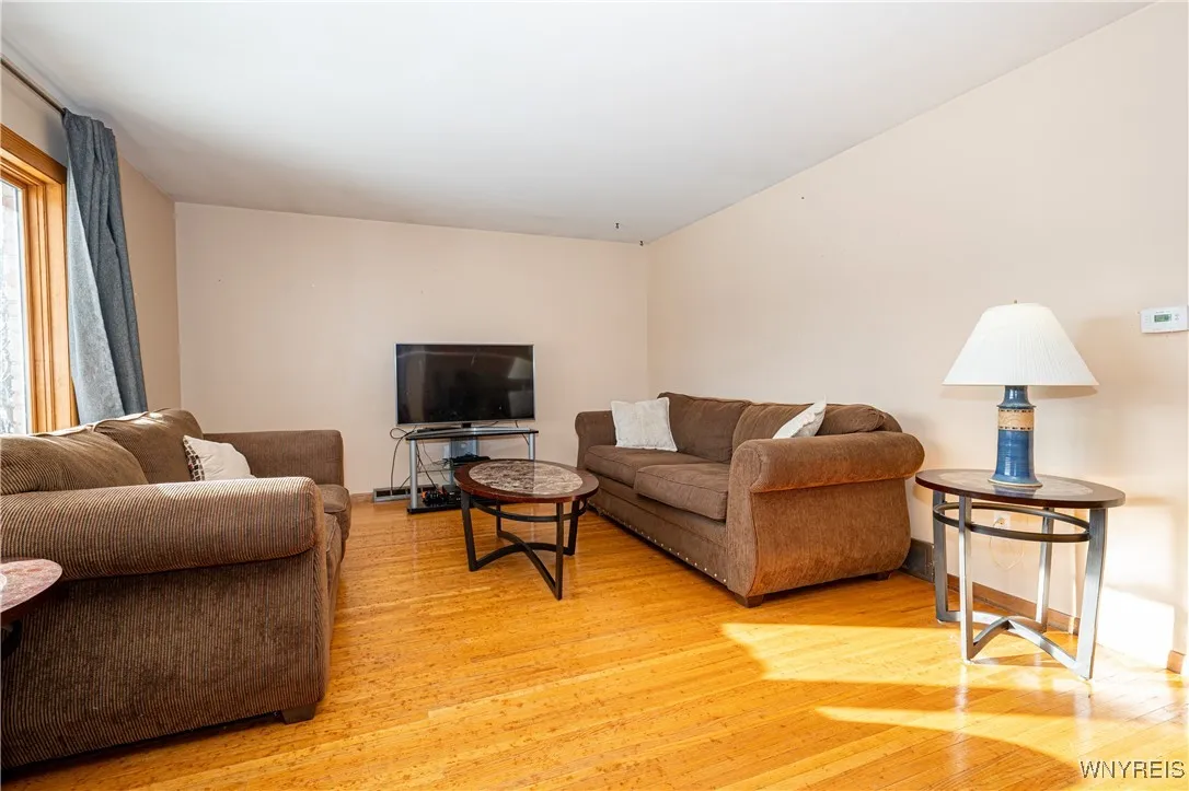 16 Oakwood Drive, Cheektowaga, New York 14227, Cheektowaga, New York 14227, 3 Bedrooms Bedrooms, 7 Rooms Rooms,1 BathroomBathrooms,Residential,For Sale,16 Oakwood Drive, Cheektowaga, New York 14227,0,B1654618