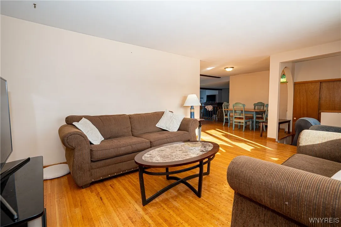 16 Oakwood Drive, Cheektowaga, New York 14227, Cheektowaga, New York 14227, 3 Bedrooms Bedrooms, 7 Rooms Rooms,1 BathroomBathrooms,Residential,For Sale,16 Oakwood Drive, Cheektowaga, New York 14227,0,B1654618