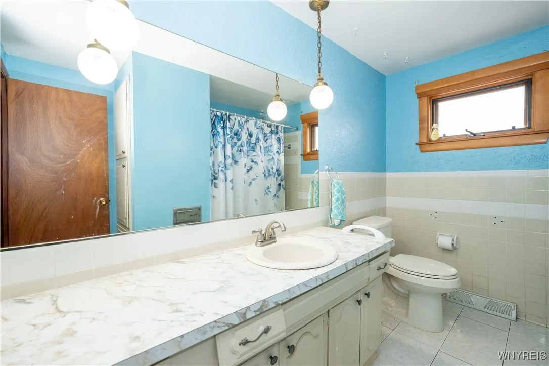 16 Oakwood Drive, Cheektowaga, New York 14227, Cheektowaga, New York 14227, 3 Bedrooms Bedrooms, 7 Rooms Rooms,1 BathroomBathrooms,Residential,For Sale,16 Oakwood Drive, Cheektowaga, New York 14227,0,B1654618