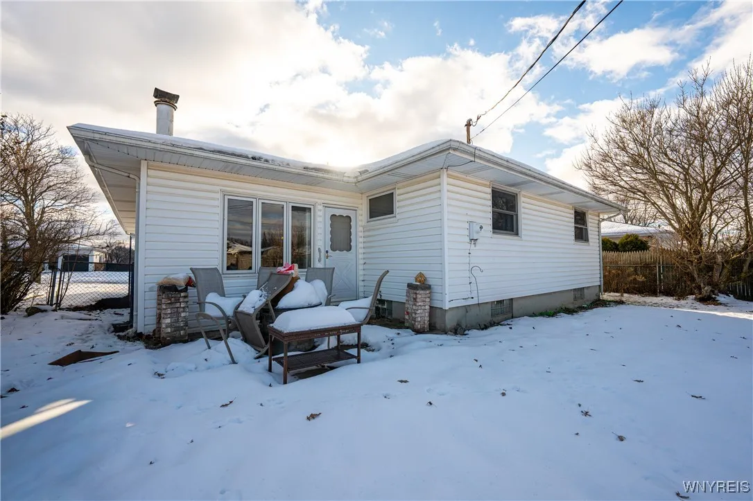 16 Oakwood Drive, Cheektowaga, New York 14227, Cheektowaga, New York 14227, 3 Bedrooms Bedrooms, 7 Rooms Rooms,1 BathroomBathrooms,Residential,For Sale,16 Oakwood Drive, Cheektowaga, New York 14227,0,B1654618