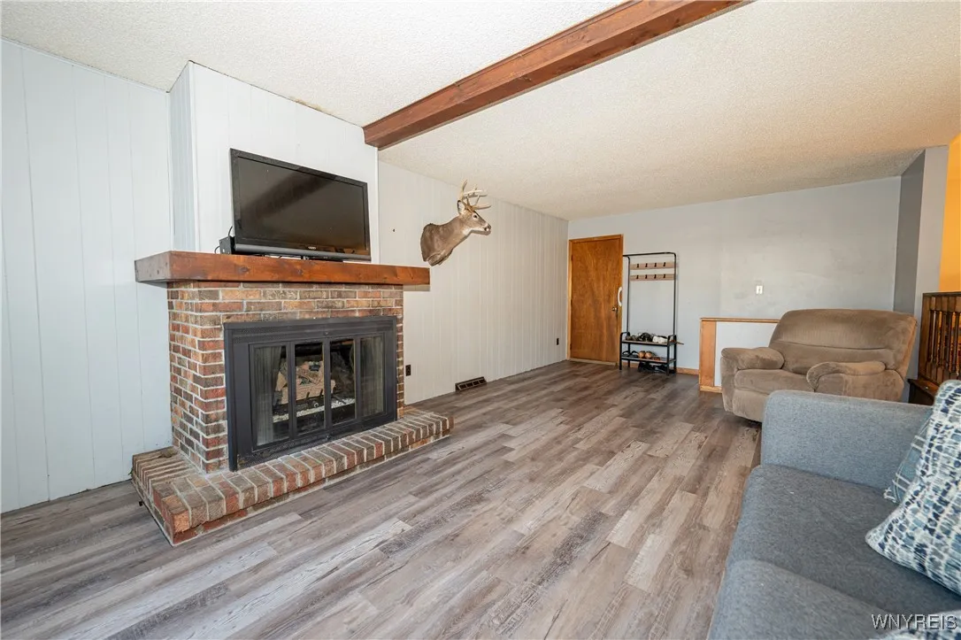 16 Oakwood Drive, Cheektowaga, New York 14227, Cheektowaga, New York 14227, 3 Bedrooms Bedrooms, 7 Rooms Rooms,1 BathroomBathrooms,Residential,For Sale,16 Oakwood Drive, Cheektowaga, New York 14227,0,B1654618