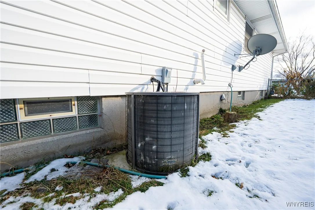 16 Oakwood Drive, Cheektowaga, New York 14227, Cheektowaga, New York 14227, 3 Bedrooms Bedrooms, 7 Rooms Rooms,1 BathroomBathrooms,Residential,For Sale,16 Oakwood Drive, Cheektowaga, New York 14227,0,B1654618