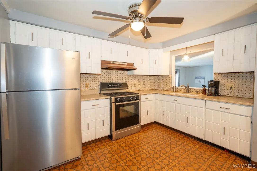 16 Oakwood Drive, Cheektowaga, New York 14227, Cheektowaga, New York 14227, 3 Bedrooms Bedrooms, 7 Rooms Rooms,1 BathroomBathrooms,Residential,For Sale,16 Oakwood Drive, Cheektowaga, New York 14227,0,B1654618