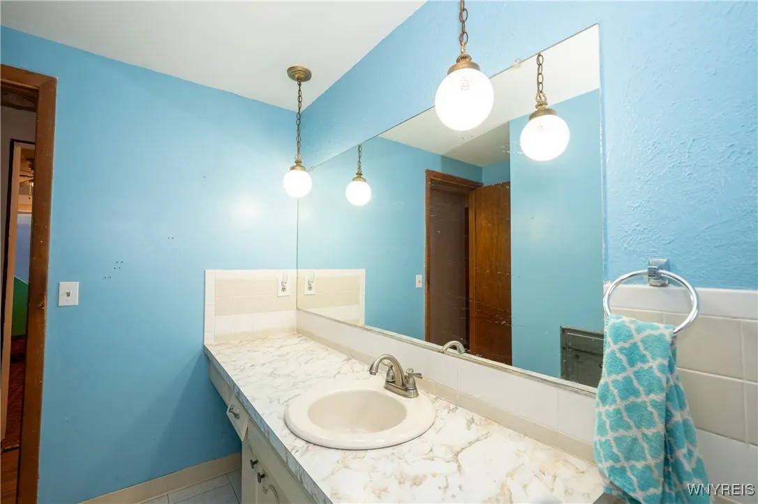 16 Oakwood Drive, Cheektowaga, New York 14227, Cheektowaga, New York 14227, 3 Bedrooms Bedrooms, 7 Rooms Rooms,1 BathroomBathrooms,Residential,For Sale,16 Oakwood Drive, Cheektowaga, New York 14227,0,B1654618