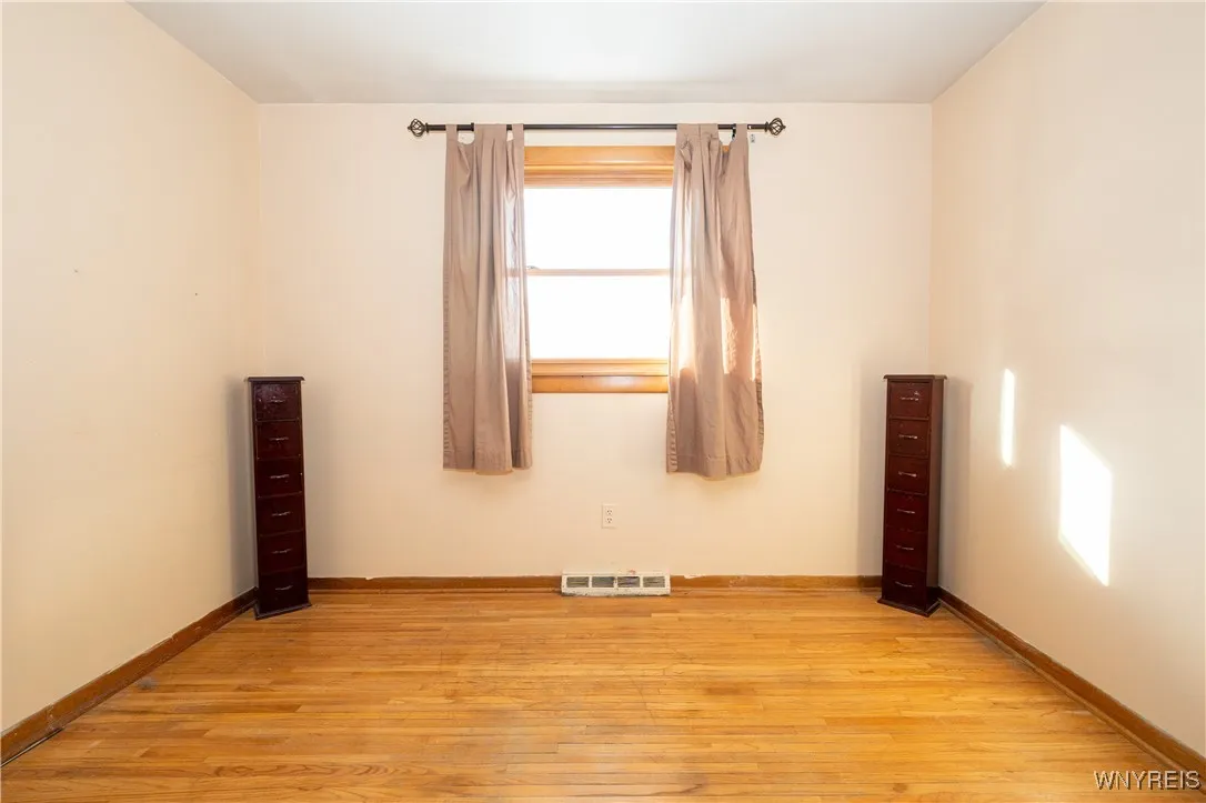 16 Oakwood Drive, Cheektowaga, New York 14227, Cheektowaga, New York 14227, 3 Bedrooms Bedrooms, 7 Rooms Rooms,1 BathroomBathrooms,Residential,For Sale,16 Oakwood Drive, Cheektowaga, New York 14227,0,B1654618