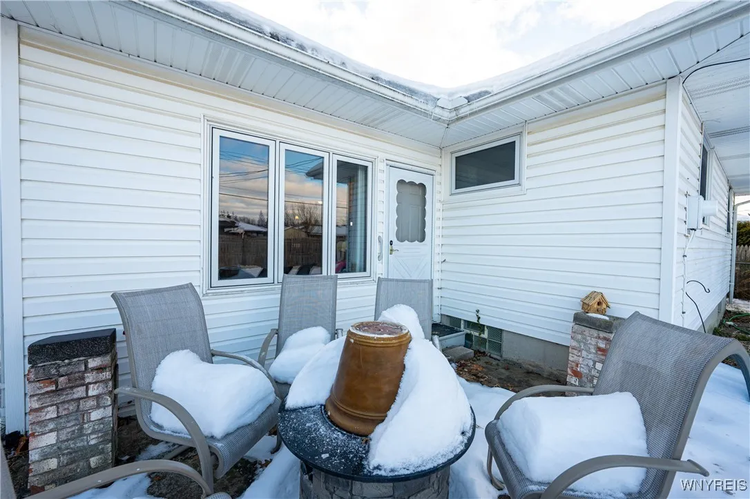 16 Oakwood Drive, Cheektowaga, New York 14227, Cheektowaga, New York 14227, 3 Bedrooms Bedrooms, 7 Rooms Rooms,1 BathroomBathrooms,Residential,For Sale,16 Oakwood Drive, Cheektowaga, New York 14227,0,B1654618