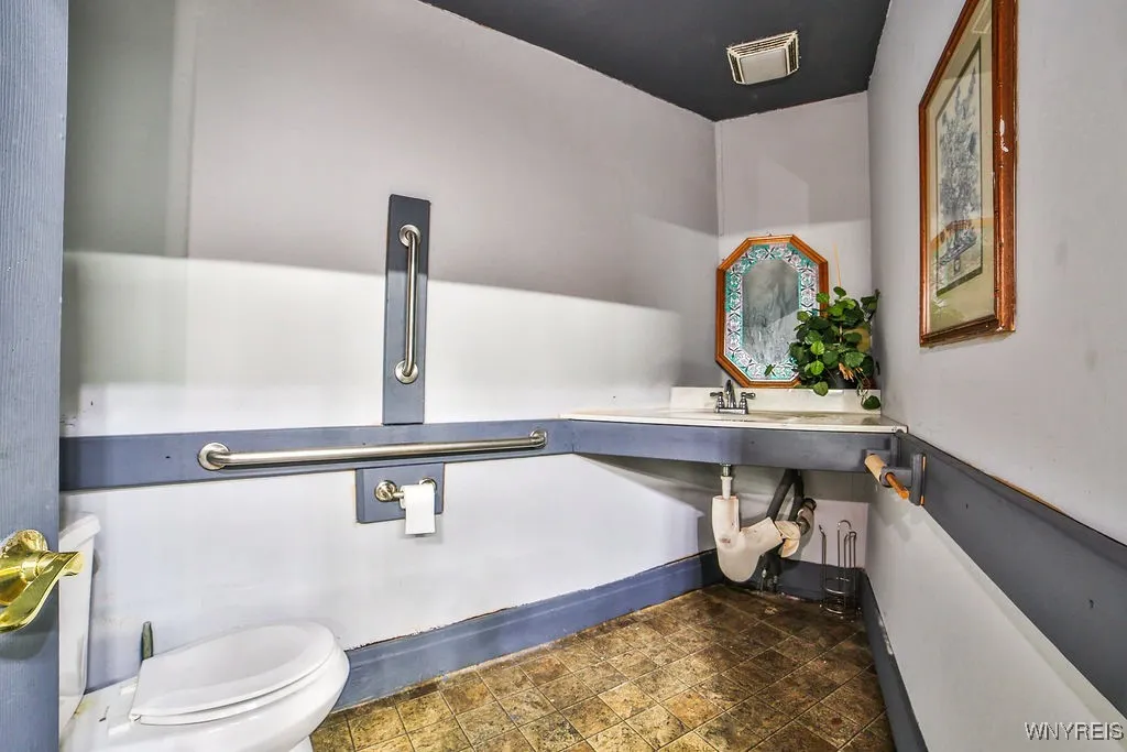 898 Genesee Street, Buffalo, New York 14211, Buffalo, New York 14211, ,Commercial Sale,For Sale,898 Genesee Street, Buffalo, New York 14211,0,B1656030