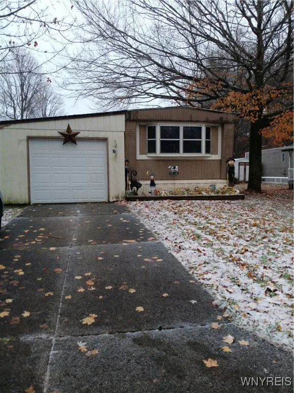 97 Bush Gardens Street, Alden, New York 14102, Alden, New York 14004, 3 Bedrooms Bedrooms, 5 Rooms Rooms,1 BathroomBathrooms,Residential,For Sale,97 Bush Gardens Street, Alden, New York 14102,0,B1656084