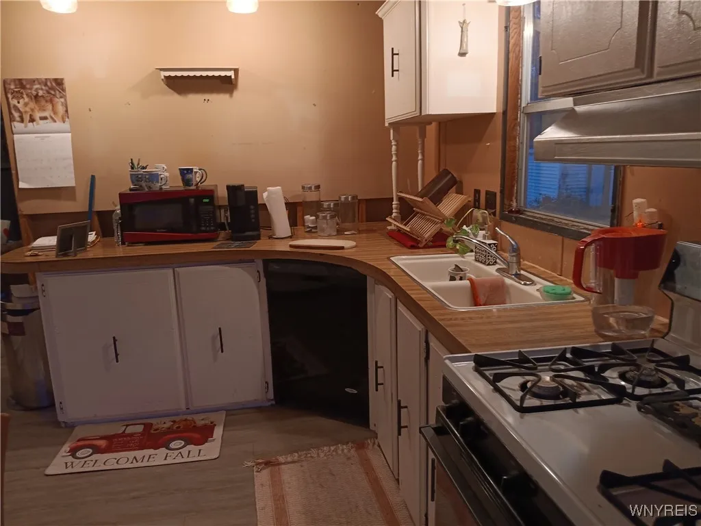 97 Bush Gardens Street, Alden, New York 14102, Alden, New York 14004, 3 Bedrooms Bedrooms, 5 Rooms Rooms,1 BathroomBathrooms,Residential,For Sale,97 Bush Gardens Street, Alden, New York 14102,0,B1656084