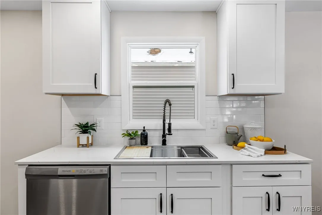 141 Midland Avenue, Tonawanda, New York 14223, Tonawanda, New York 14223, 3 Bedrooms Bedrooms, 6 Rooms Rooms,1 BathroomBathrooms,Residential,Closed,141 Midland Avenue, Tonawanda, New York 14223,0,B1656487