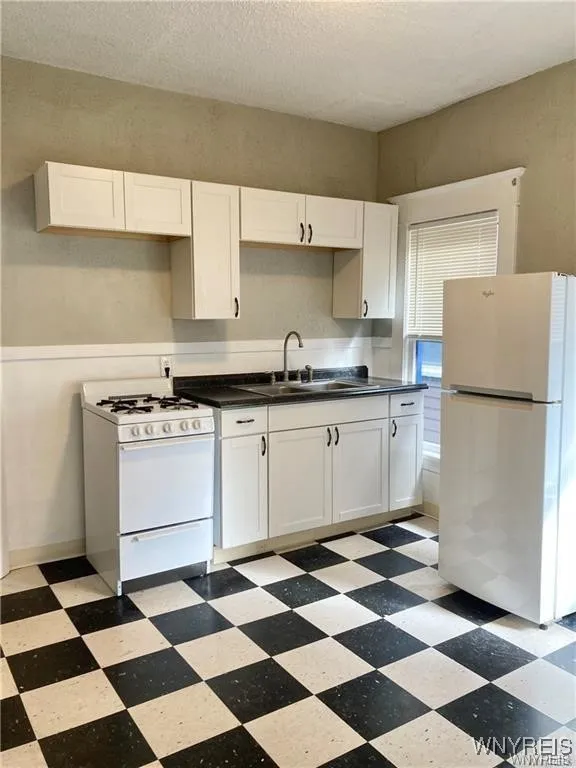 1042 Elmwood Avenue, Buffalo, New York 14222, Buffalo, New York 14222, 3 Bedrooms Bedrooms, ,4 BathroomsBathrooms,Residential,Closed,1042 Elmwood Avenue, Buffalo, New York 14222,0,B1656534