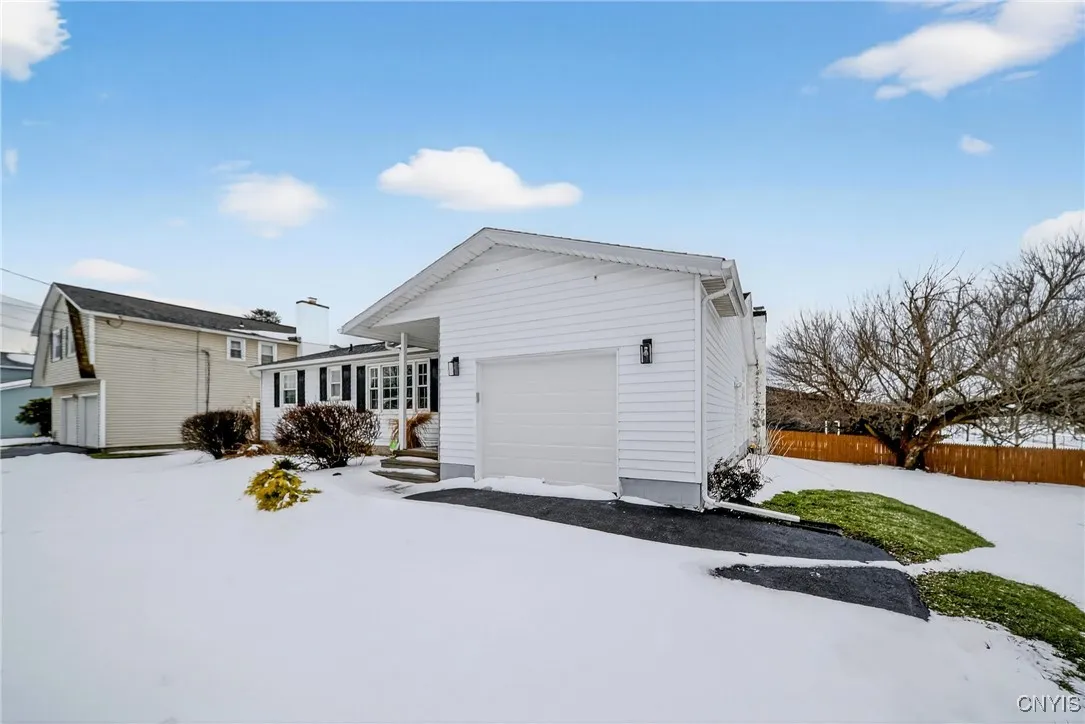 7939 Walnut Place, Clay, New York 13090, Clay, New York 13090, 3 Bedrooms Bedrooms, 8 Rooms Rooms,2 BathroomsBathrooms,Residential,Closed,7939 Walnut Place, Clay, New York 13090,0,S1656736